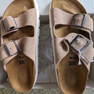 NWT Birkenstock Arizona Pappillio warm sand platform sandals.